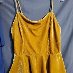 The Jetset Diaries Sz Small Back Zip Velvet Gold Flirty Camisole Top